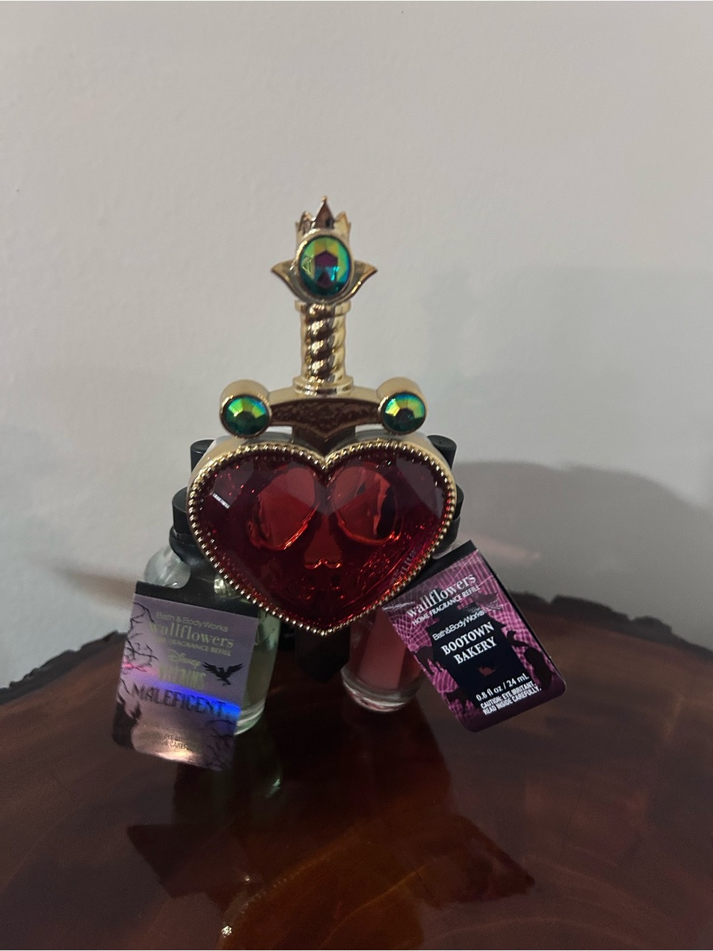 Bath & Body Disney Villains Evil Queen Pierced Heart wallflower plug & two plugs - Picture 9 of 10